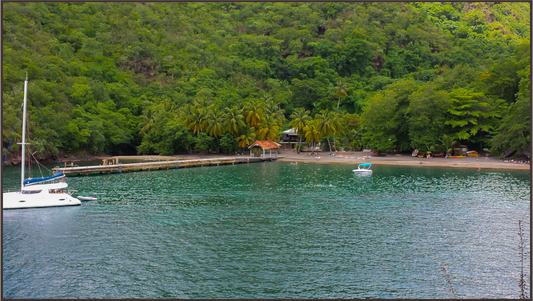 Main image Voilier Ancré dans une Crique