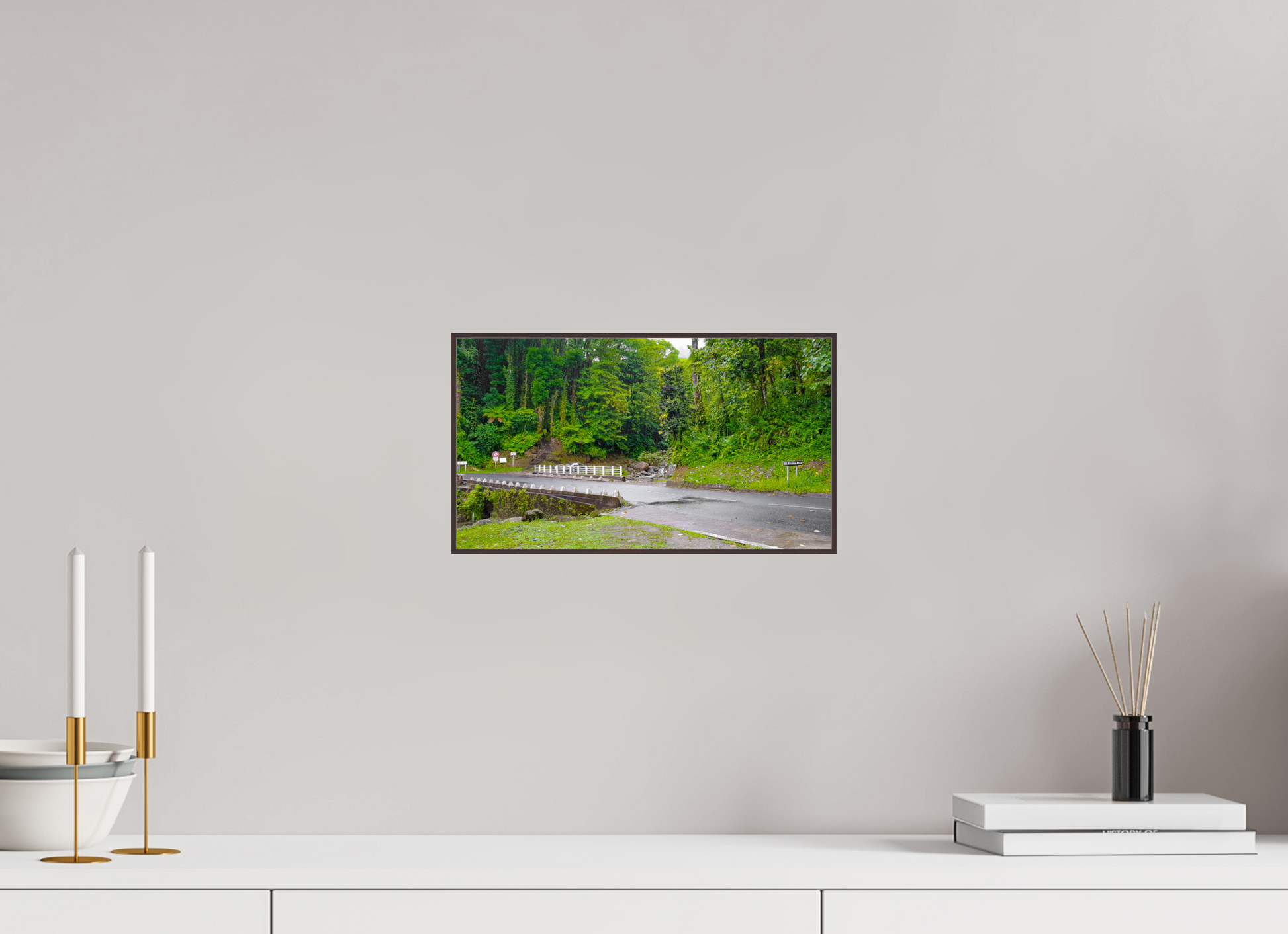 32 x 18 cm, ArtBox bois Aulne brun 16:9 Route et Petit Pont Traversant la Dense Forêt Tropicale