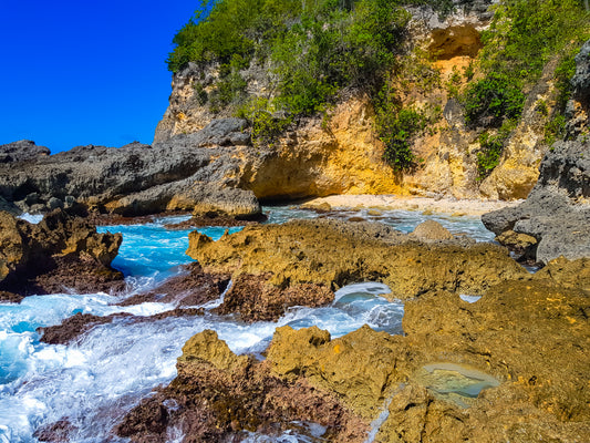 Crique Cachée aux Falaises