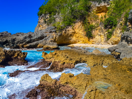 Crique Cachée aux Falaises
