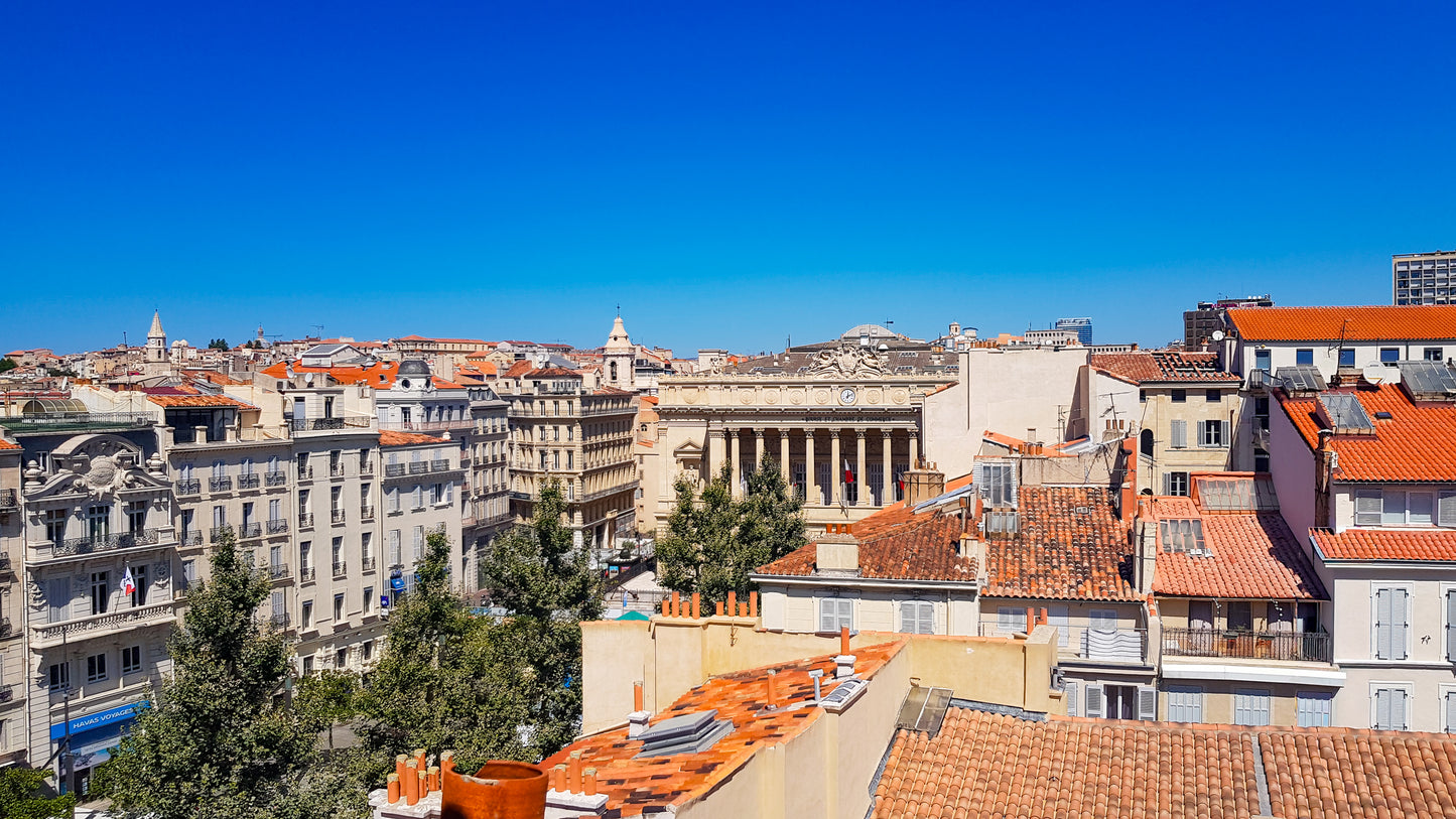 Toits en Tuiles d'une Ville Historique