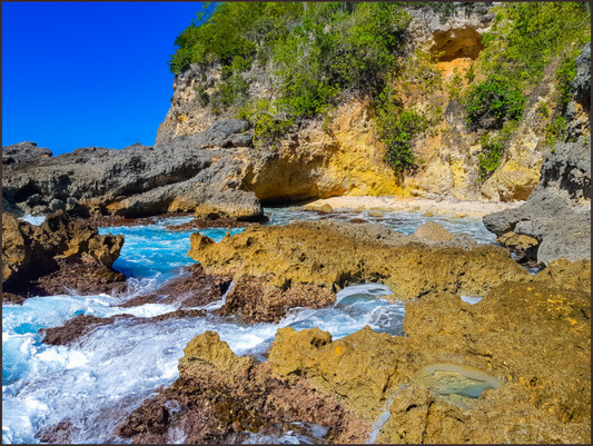 Main image Crique Cachée aux Falaises