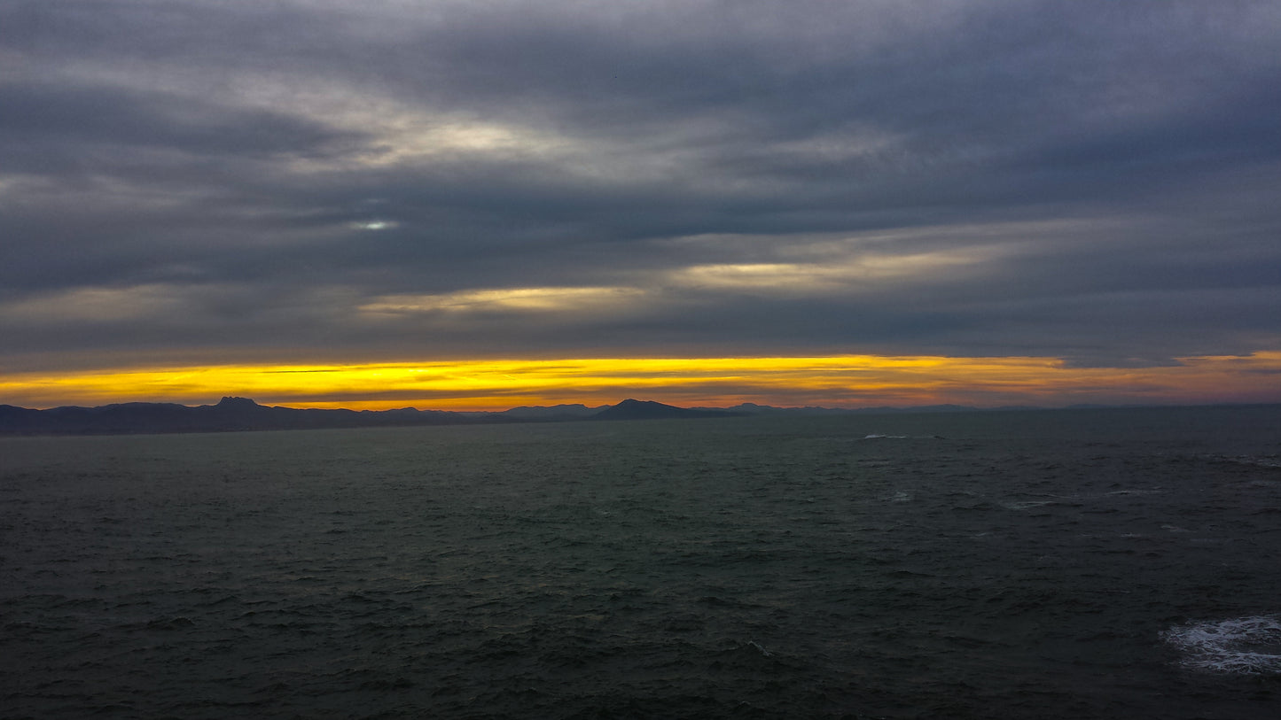 Horizon sur l'Océan au Crépuscule